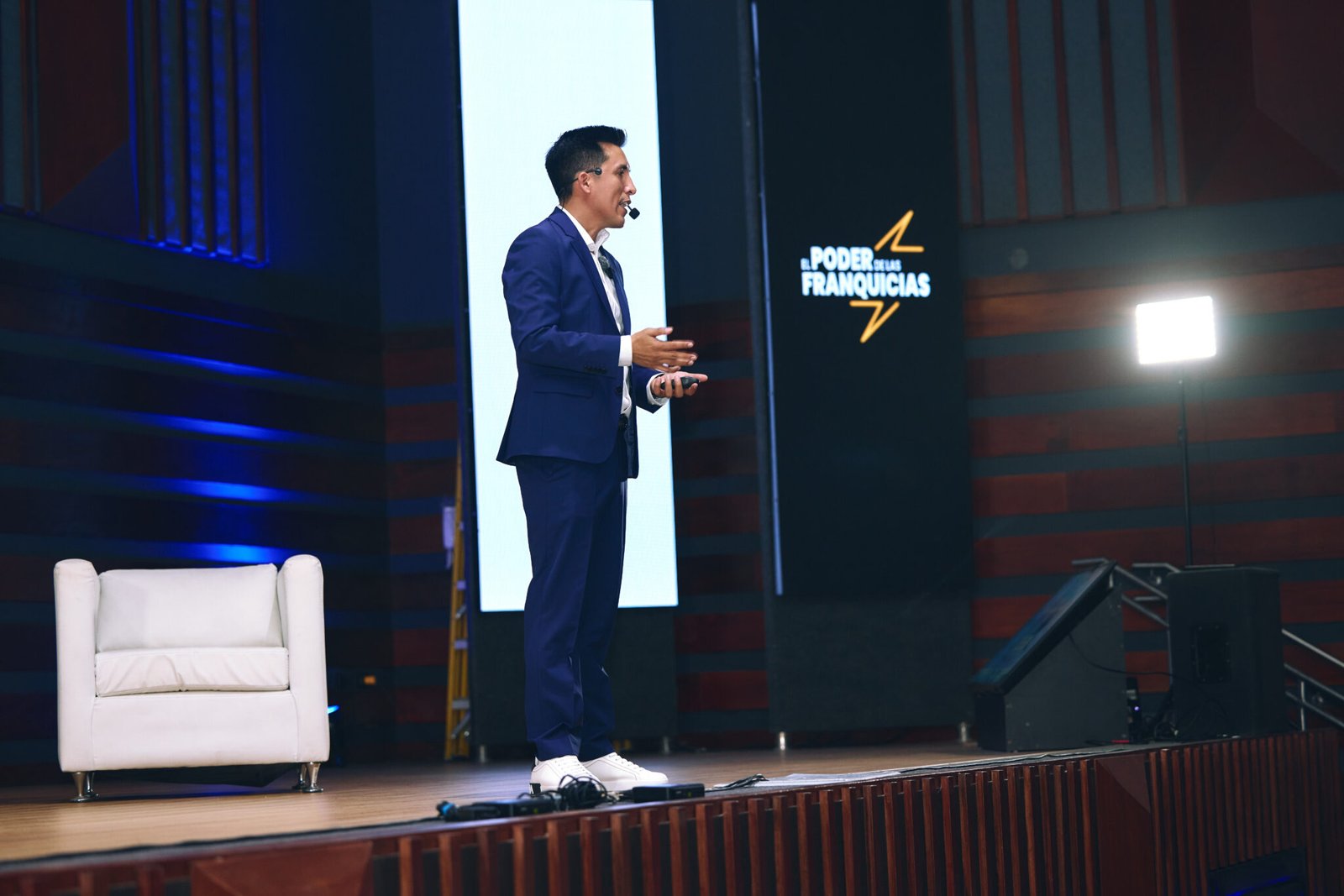 José Olivera, CEO de Franquicia Mejor, durante su ponencia sobre franquiciar un negocio